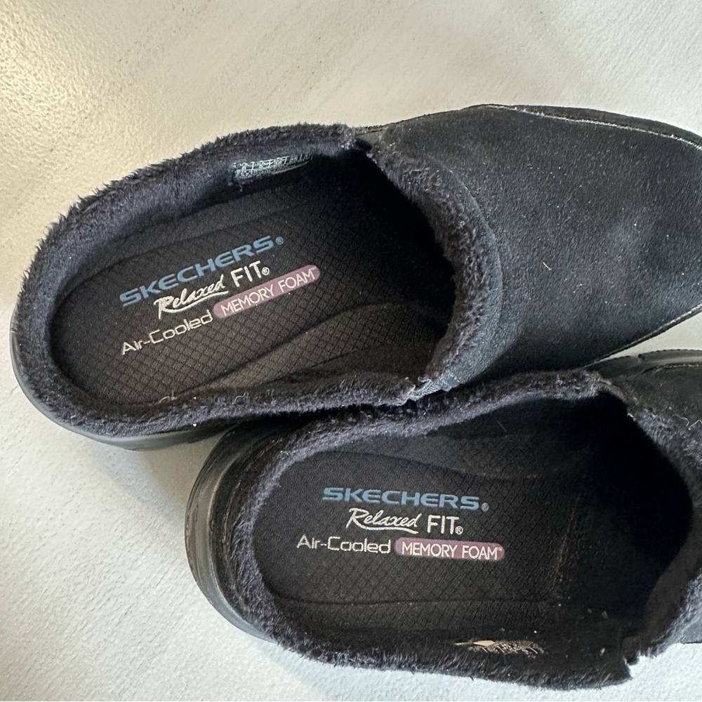Skechers Relaxed Fit Air-Cooled Memory Foam Black Slip-On Sneakers Sz 8 GUC - Picture 3 of 10